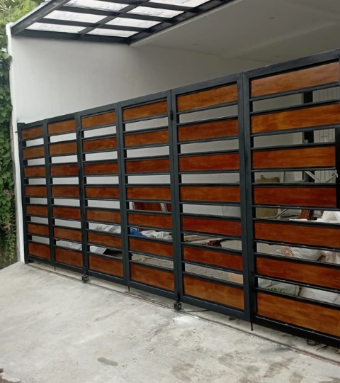 Kanopi carport untuk area parkir mobil dan area depan rumah di Jakarta Selatan